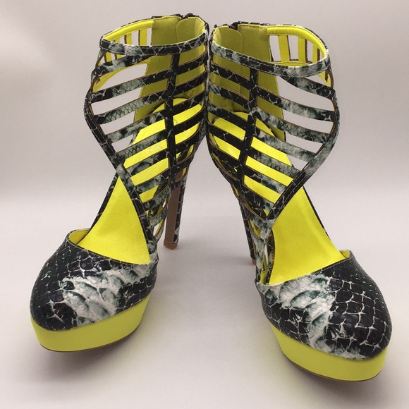 Qupid Women’s Platform Green Faux Snakeskin 5.5 in Heels Size 7 - Picture 11 of 16